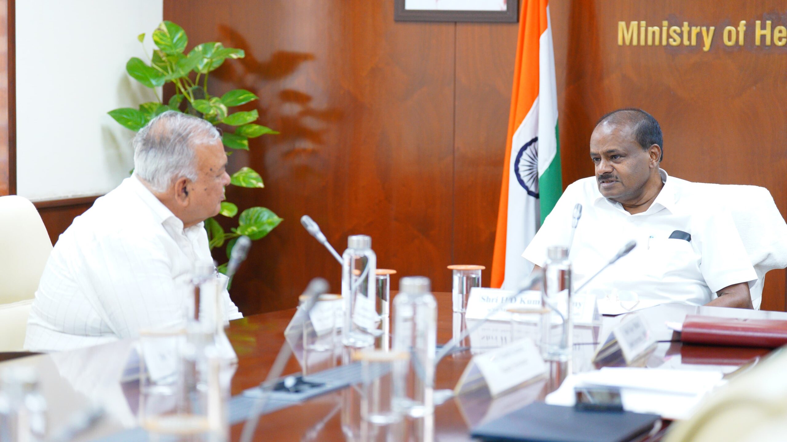 Karnataka Transport Minister Ramalinga Reddy meets Union Heavy Industries Minister HD Kumaraswamy in New Delhi.