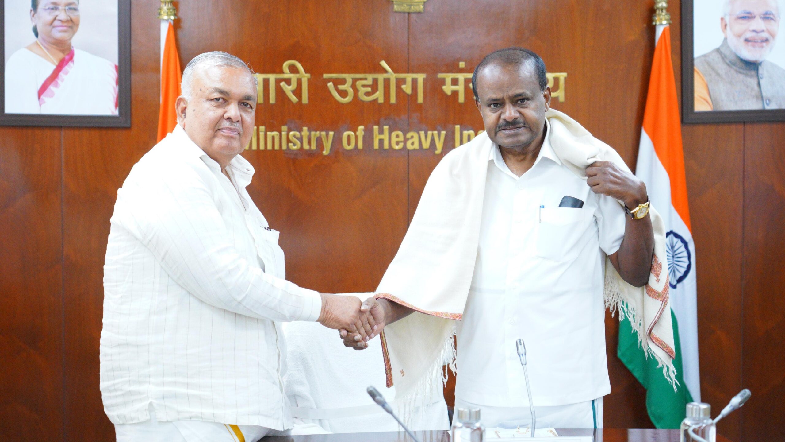 Karnataka Transport Minister Ramalinga Reddy meets Union Heavy Industries Minister HD Kumaraswamy in New Delhi.