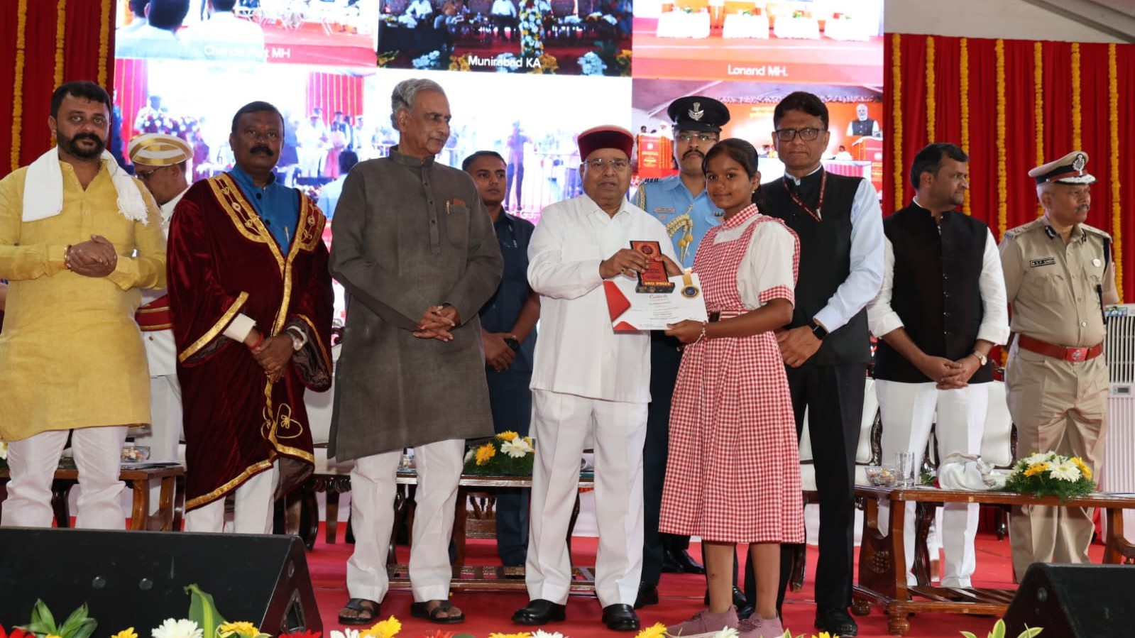 Visuals of the Governor of Karnataka during the launch of the Amrit Bharat Station in Dharwad.