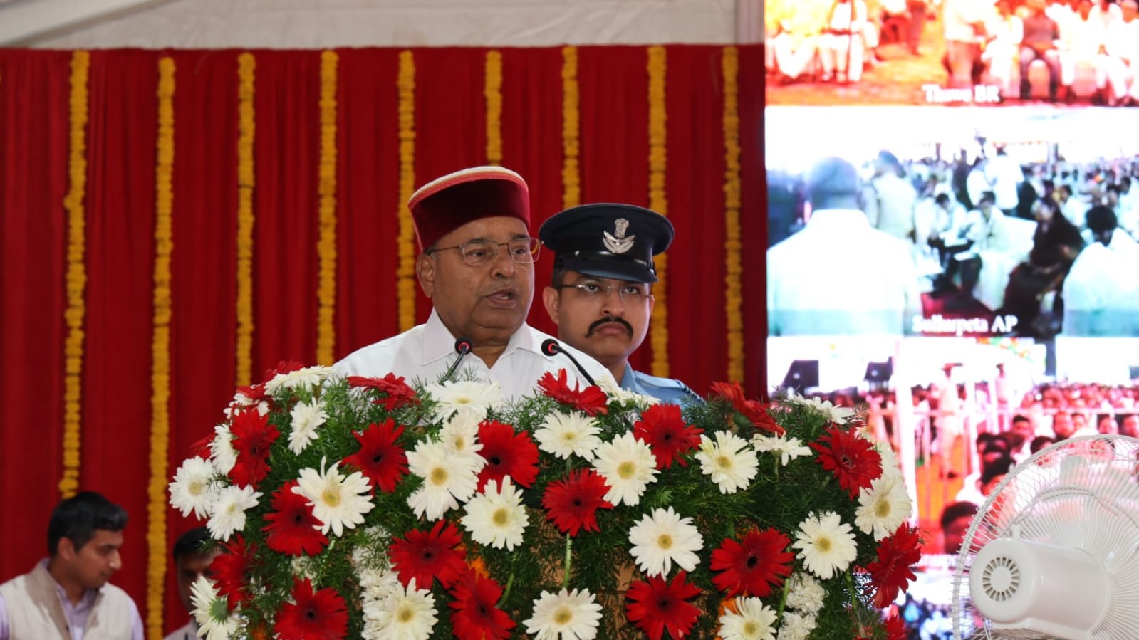 Visuals of the Governor of Karnataka during the launch of the Amrit Bharat Station in Dharwad.