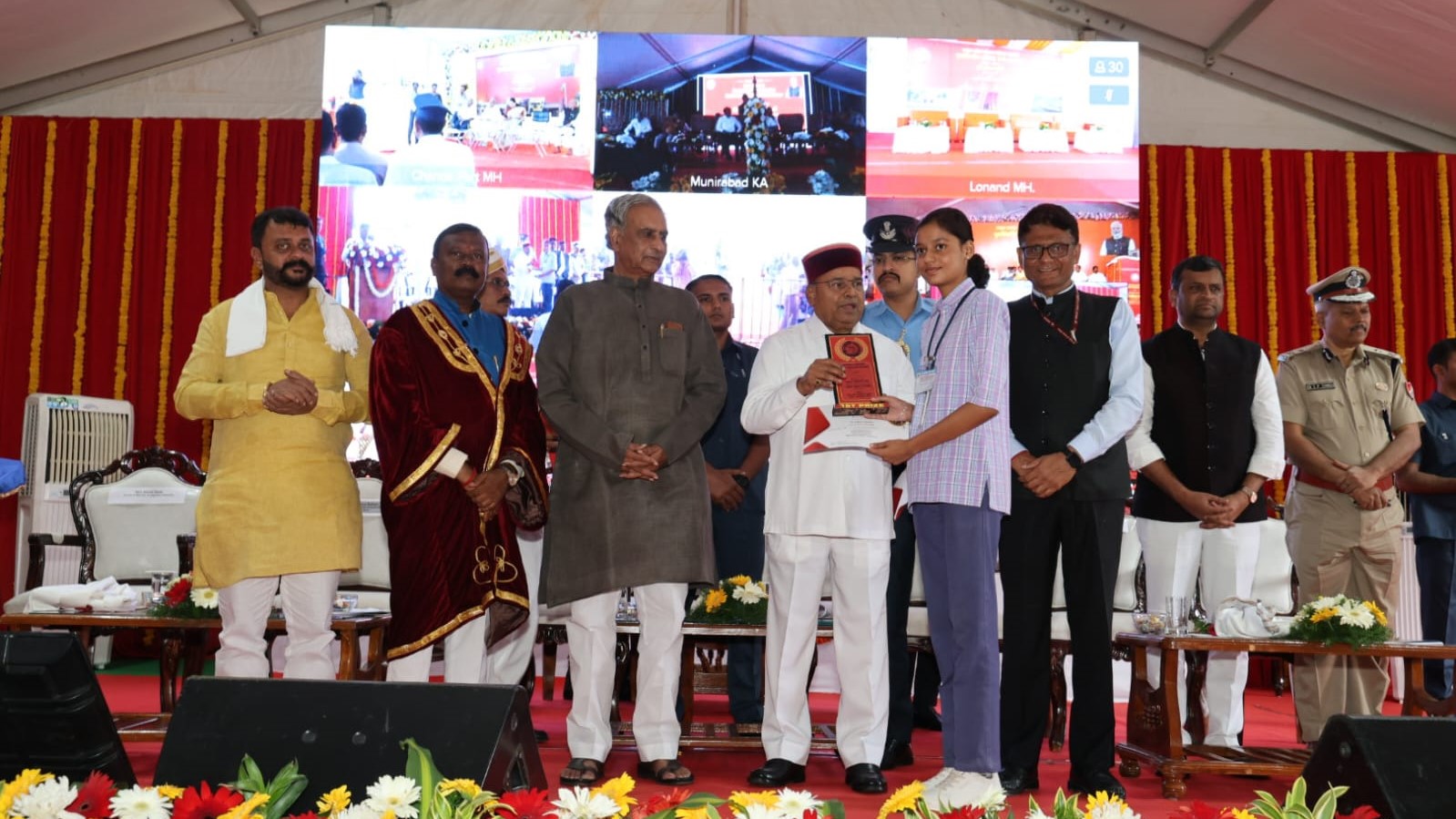 Visuals of the Governor of Karnataka during the launch of the Amrit Bharat Station in Dharwad.