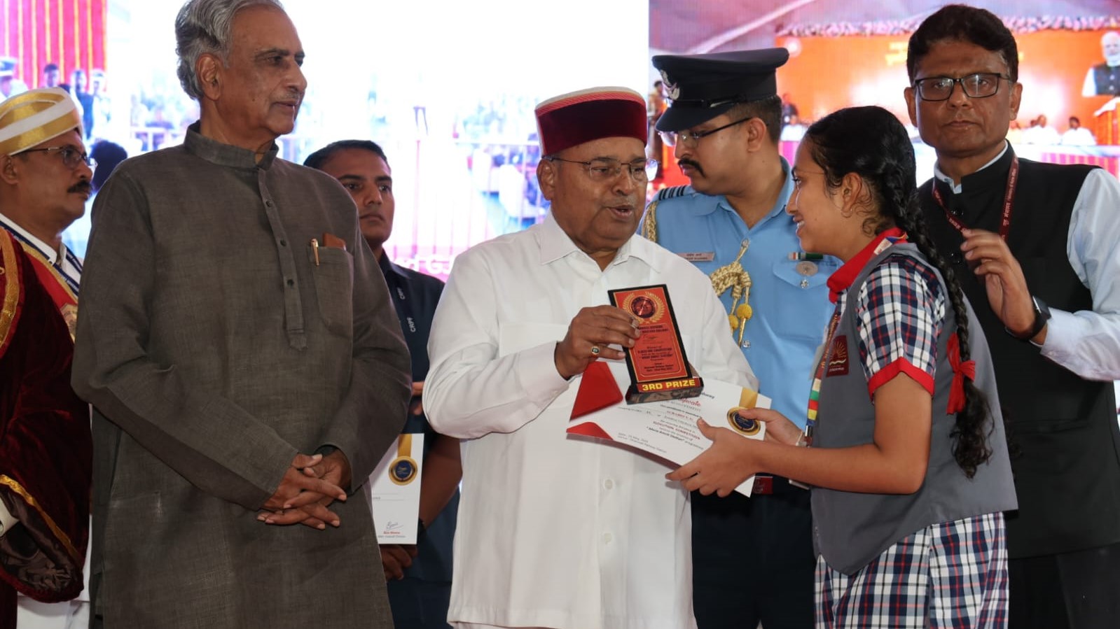 Visuals of the Governor of Karnataka during the launch of the Amrit Bharat Station in Dharwad.
