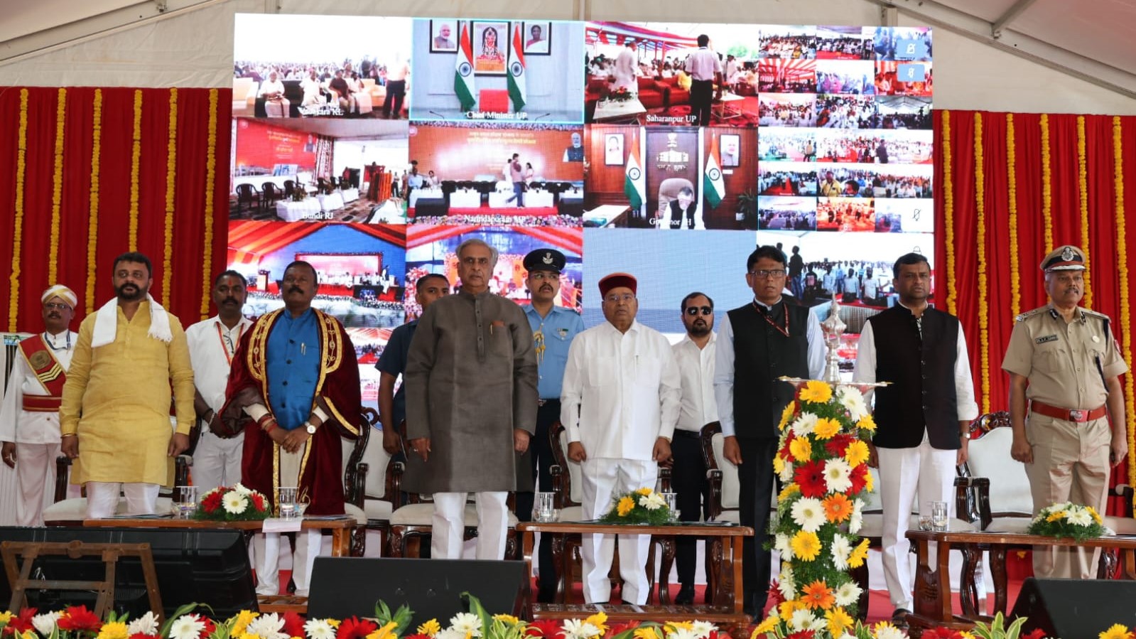 Visuals of the Governor of Karnataka during the launch of the Amrit Bharat Station in Dharwad.