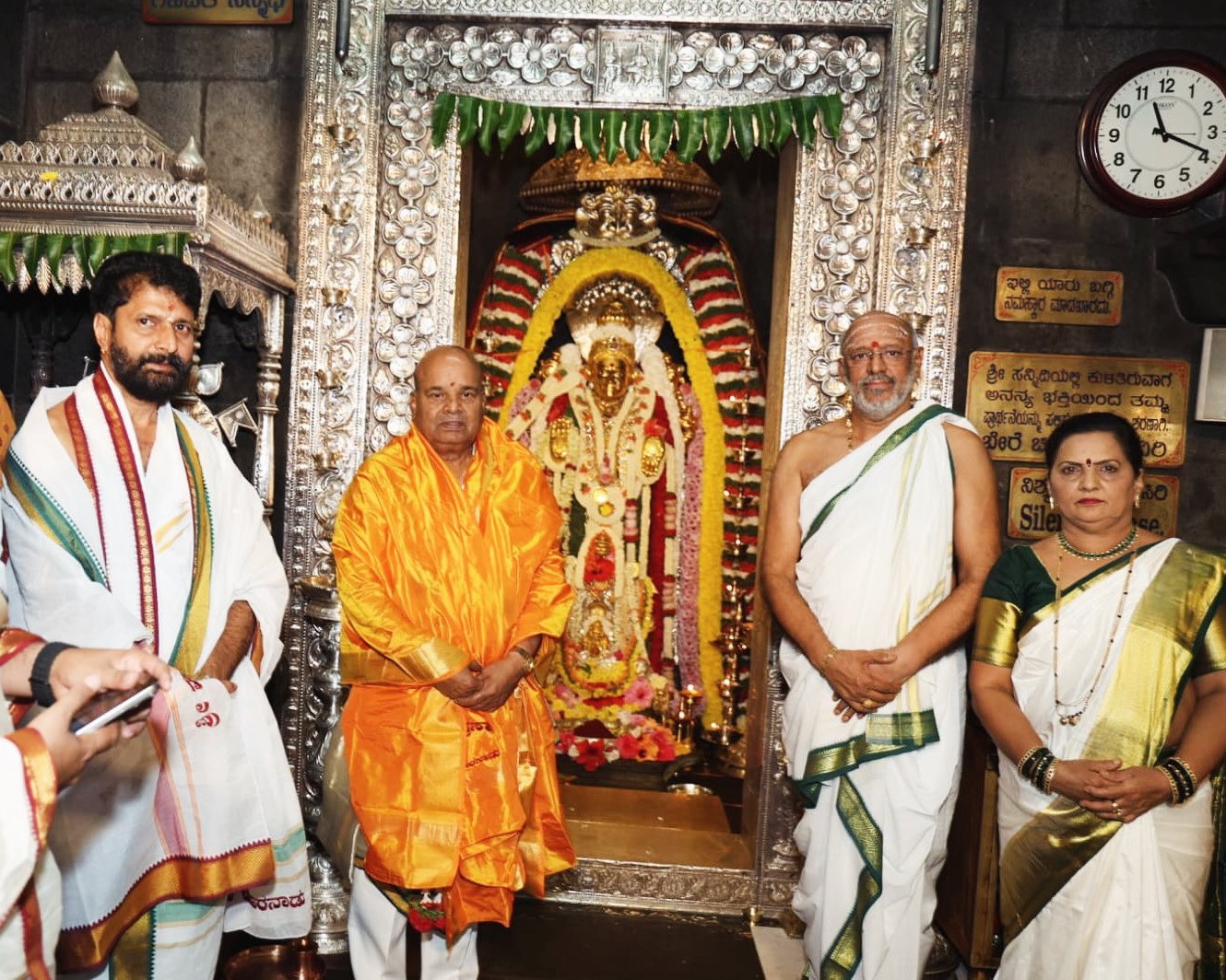 Visuals from the Karnataka Governor's visit to Sri Annapoorneshwari temple in Horanadu.