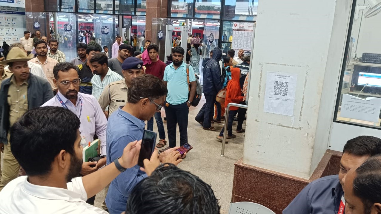 The General Manager of South Western Railway inspecting works in Belagavi railway station.