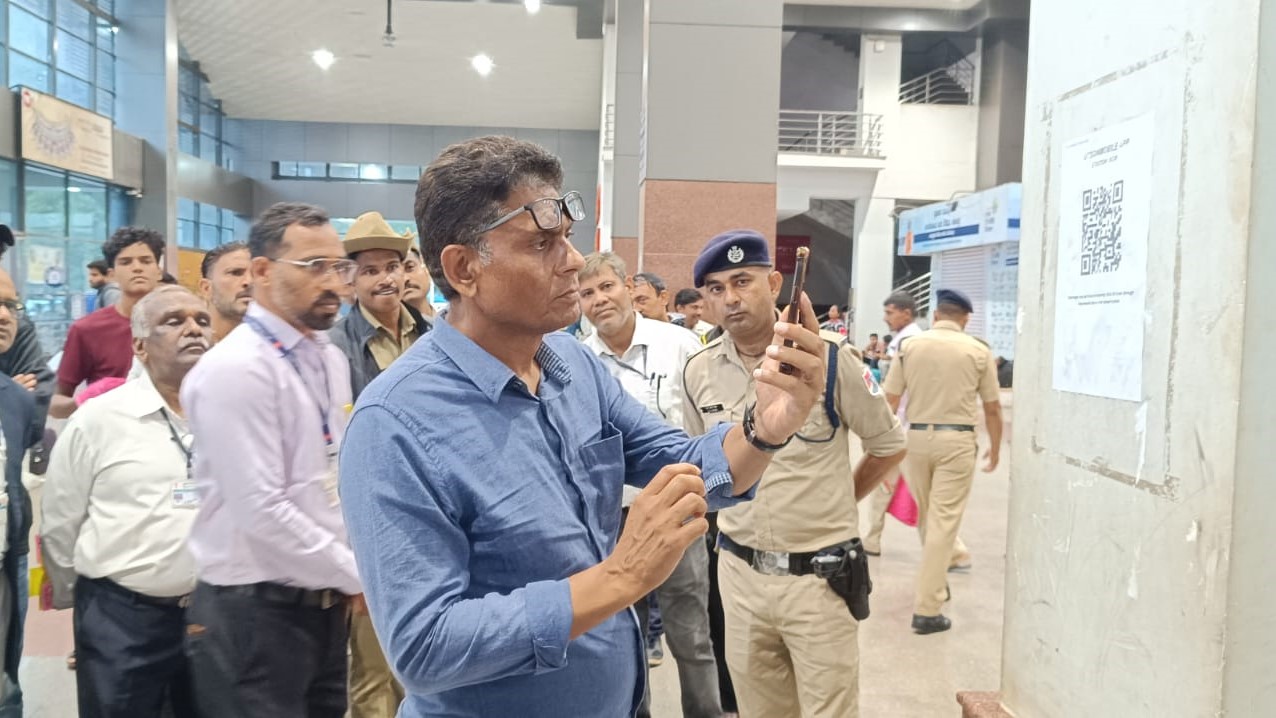 The General Manager of South Western Railway inspecting works in Belagavi railway station.
