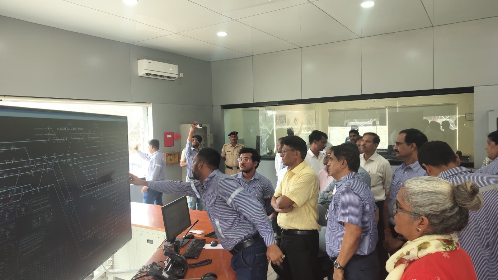 Senior officials of the South Western Railway in discussions with JSW Steel staff during the inspection visit.