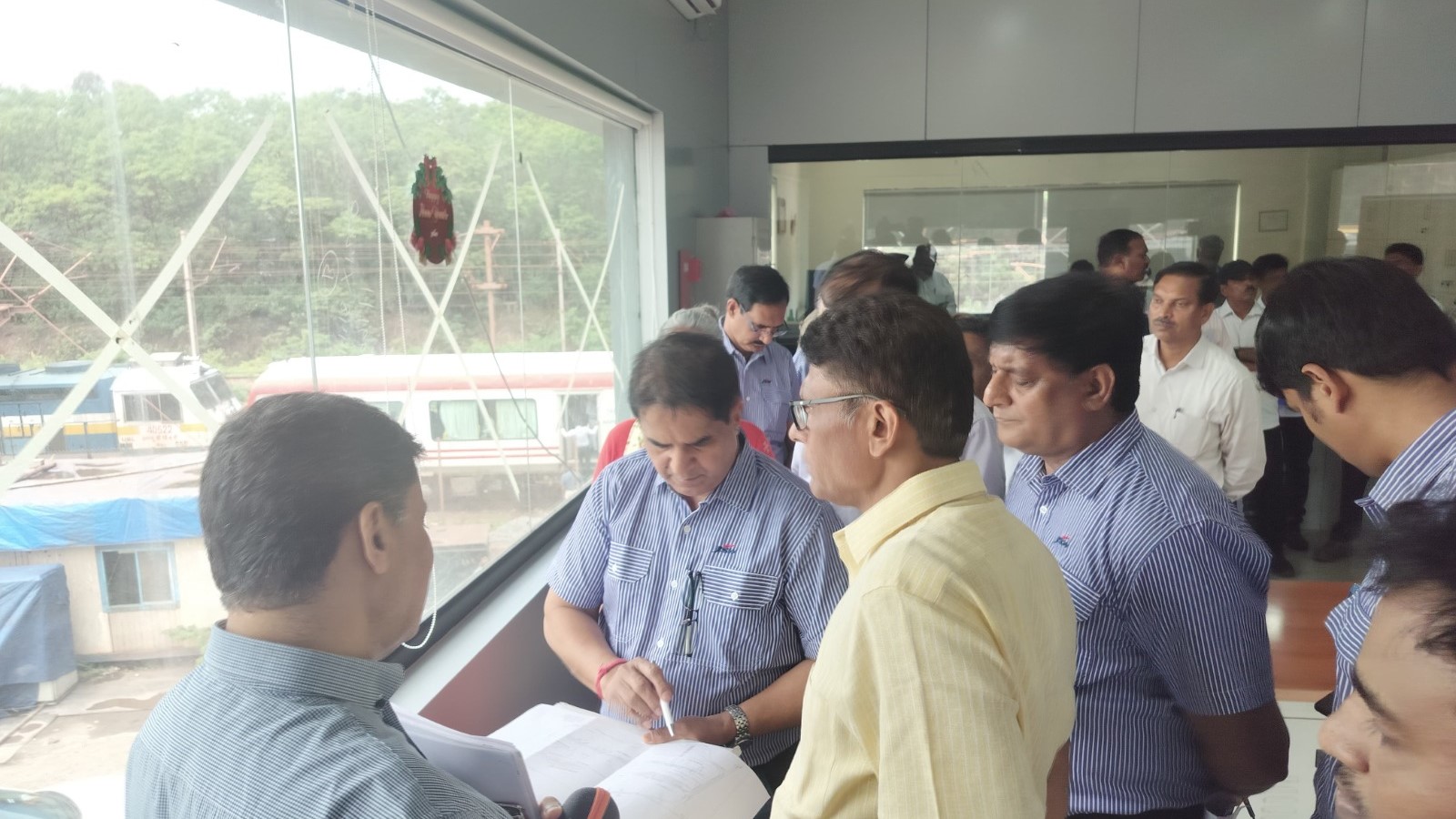 Senior officials of the South Western Railway in discussions with JSW Steel staff during the inspection visit.