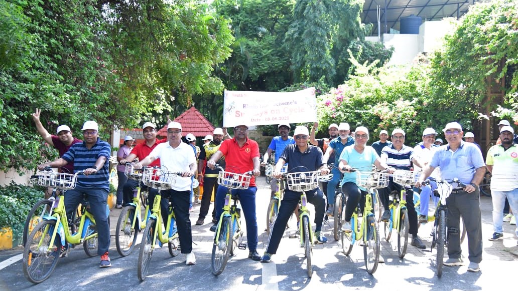 SWR employees enjoy Sunday cycling.