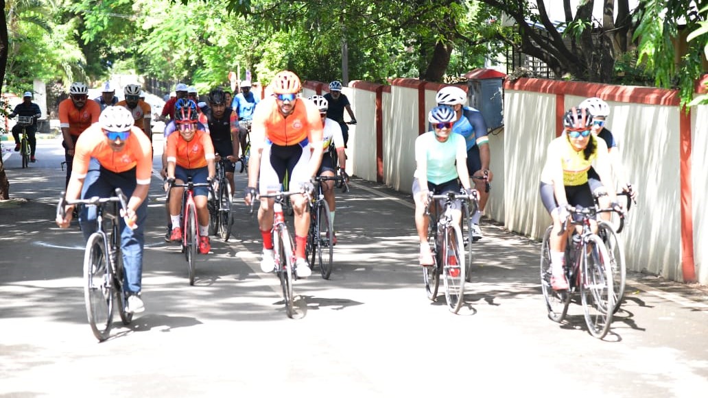 SWR employees enjoy Sunday cycling.