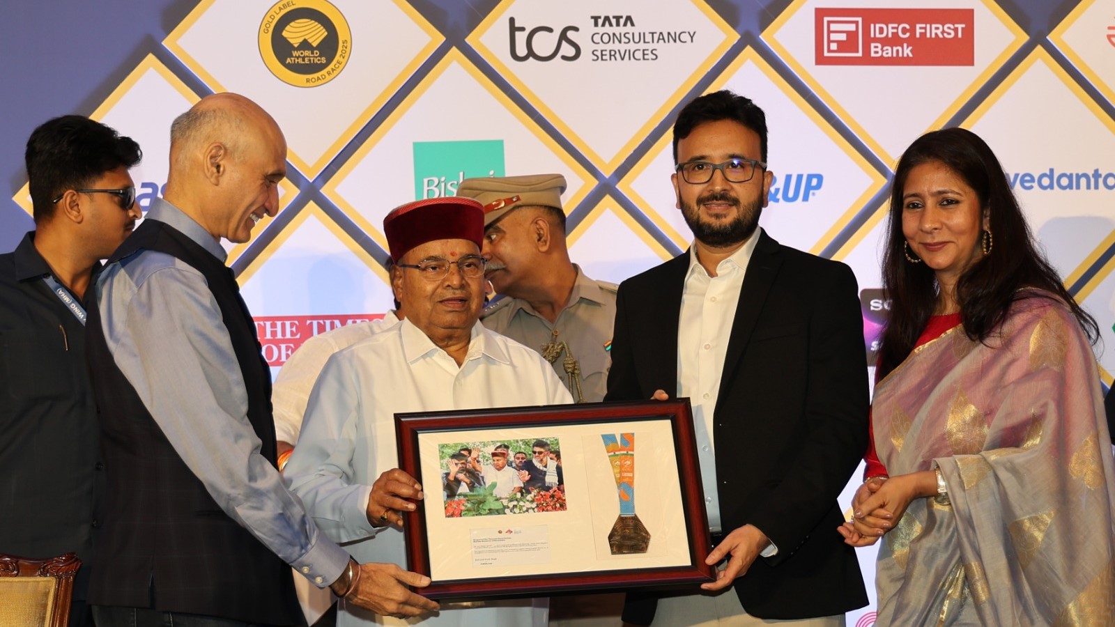 The Governor of Karnataka honouring ace contributors at the TCS World 10K Philanthropy Awards function in Bengaluru.