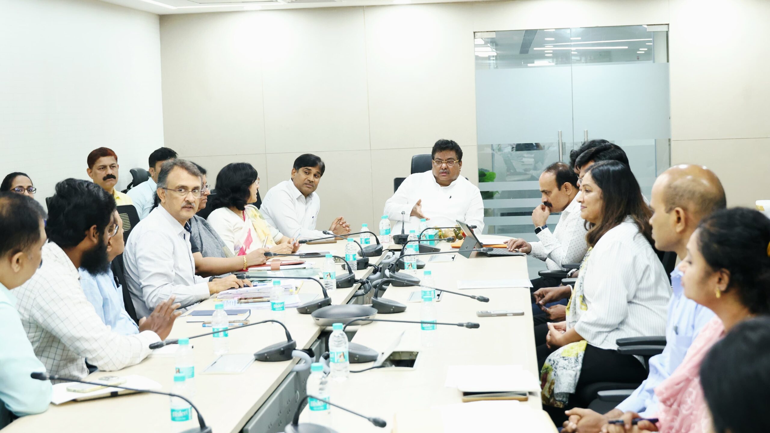 Karnataka Industries Minister chairing a meeting of officials on the 'Kalaloka' stall project.
