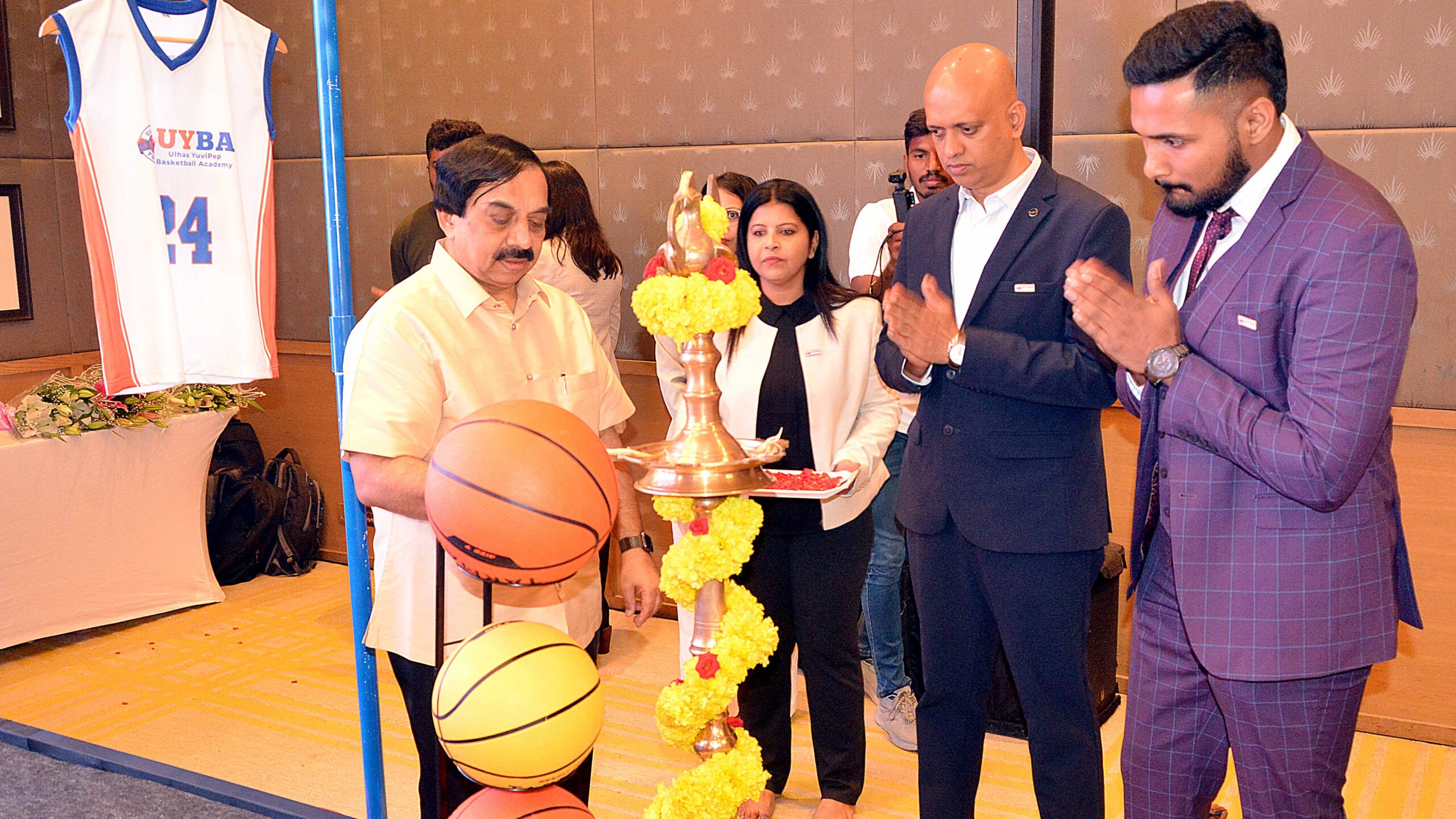 Senior dignitaries unveiling the intent to make basketball big in India.