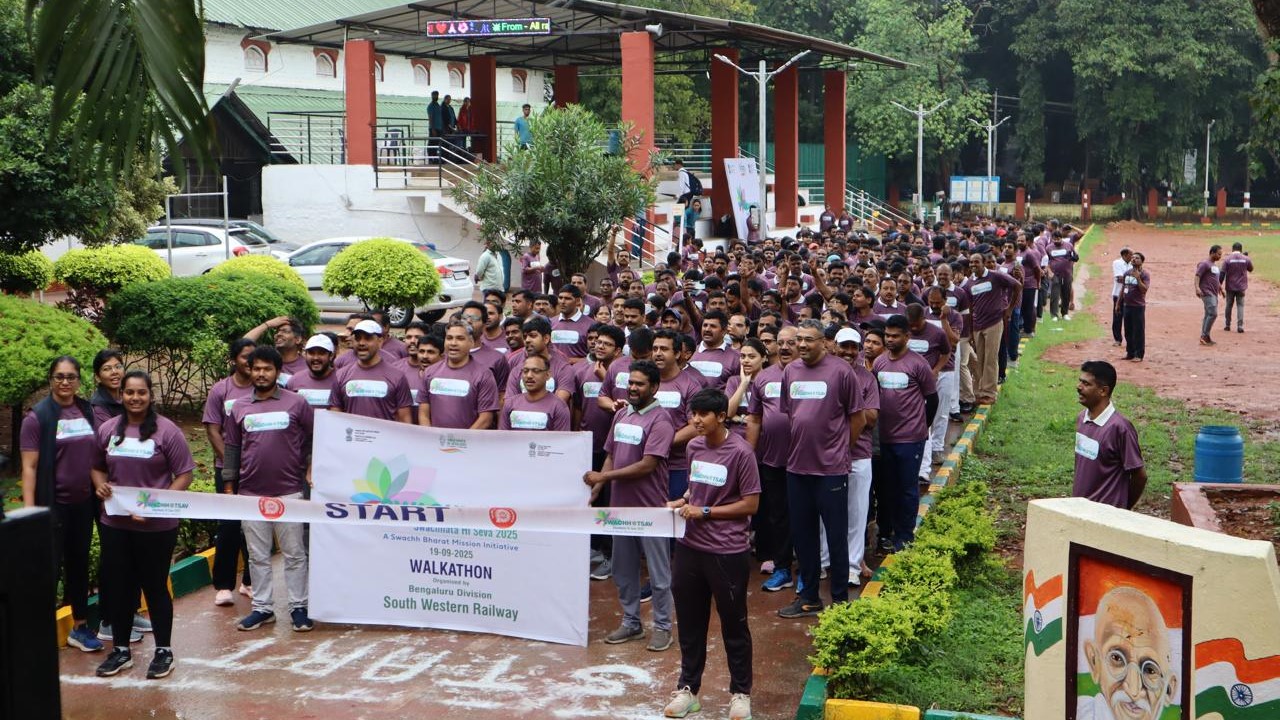 Railway employees during the walkathon for cleanliness in the city.