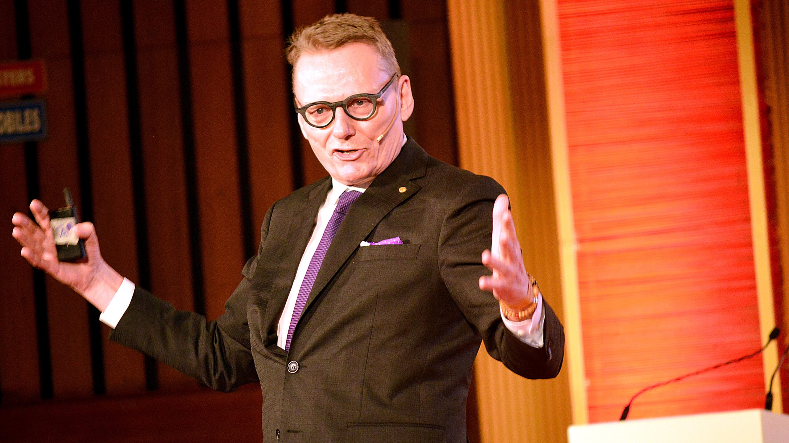 Nobel laureates and thought leaders at the Nobel Prize Dialogue 2025 at IISc in Bengaluru.