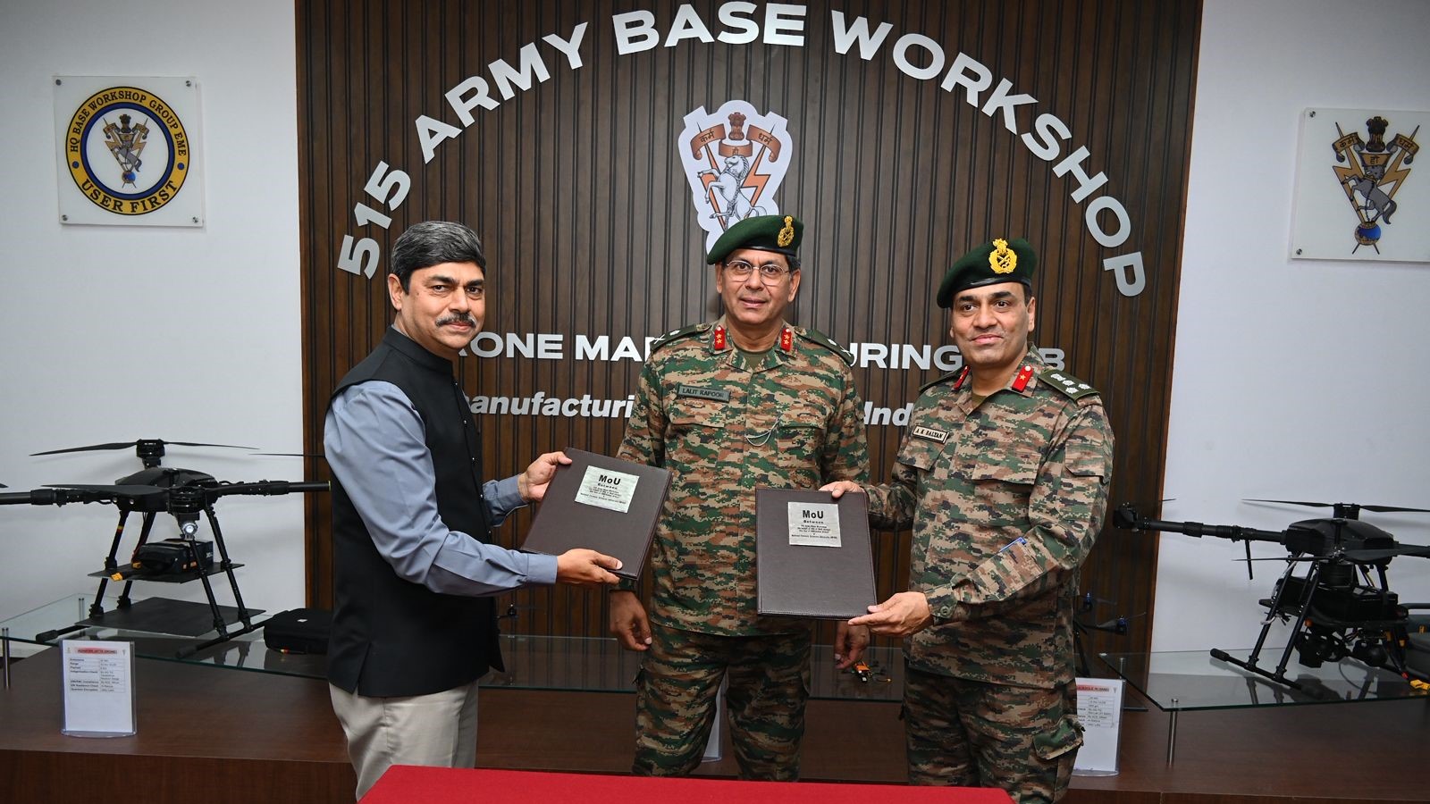 Indian Army officers and young technological talent, with the MoUs.