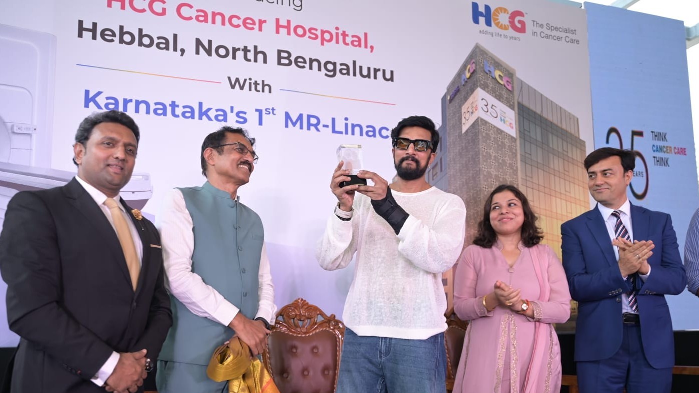 Actor Kicchha Sudeep inaugurating the hospital in Hebbal.