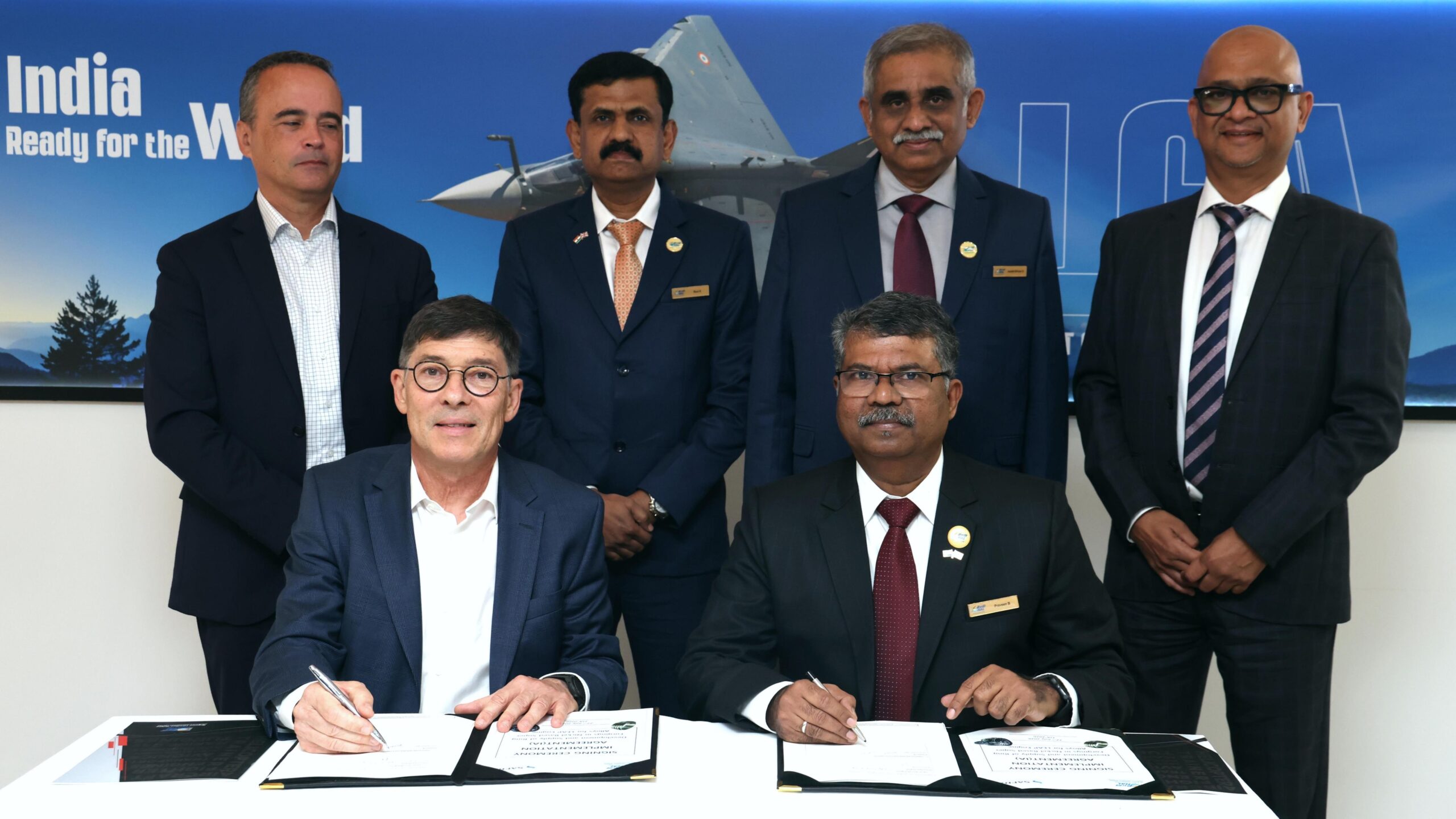 Leadership of HAL and Safran during the MoU signing moment.